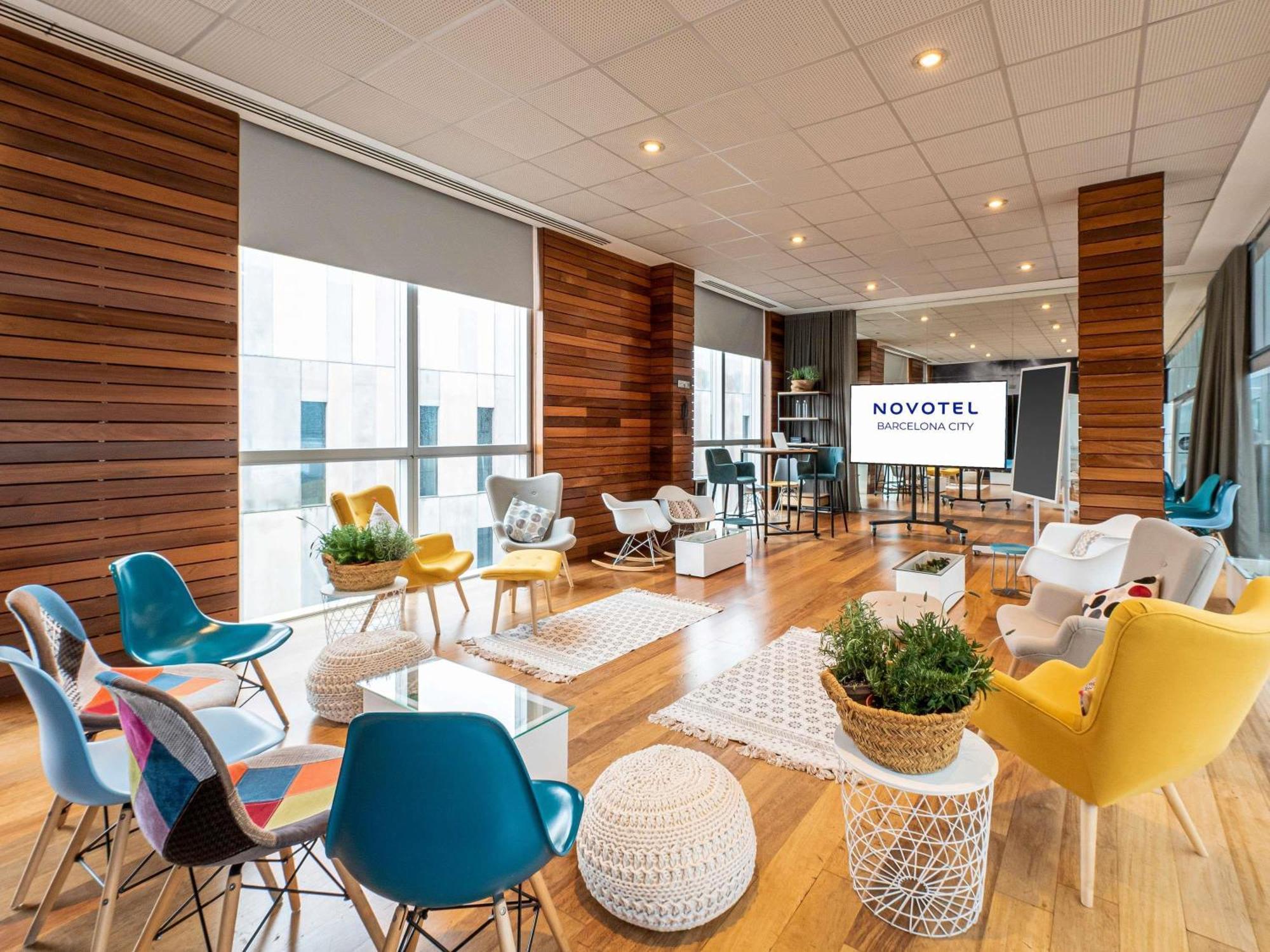 Novotel Barcelona City — Fotos 1